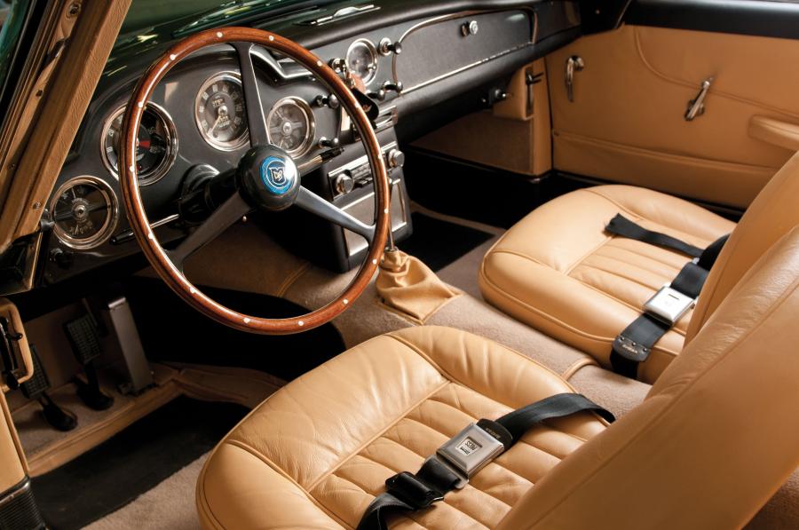 Интерьер Aston Martin DB4 (Series II) 1960 года  (NA) (фото 38 из 41)